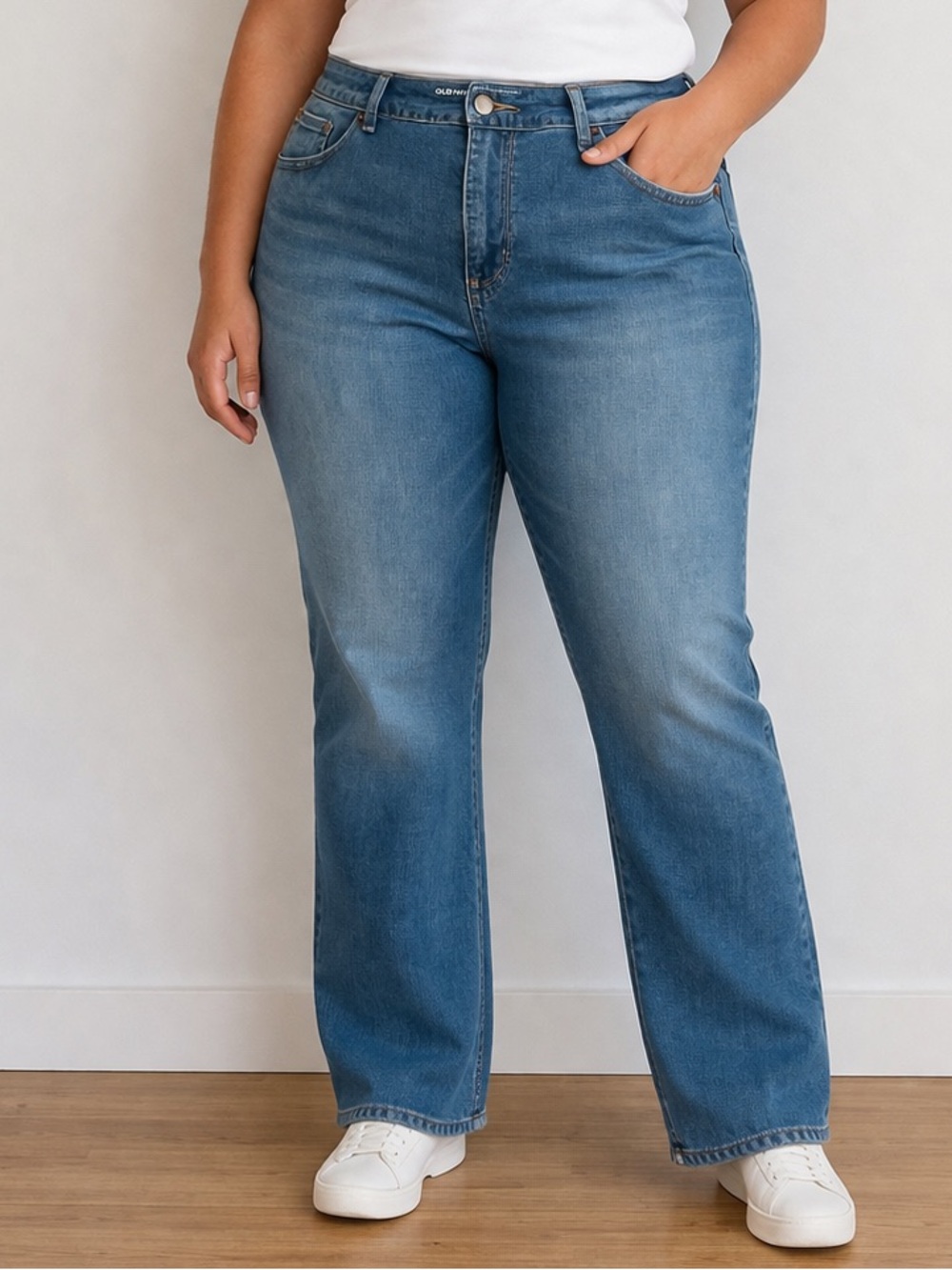 Old Navy Women's Straight-Leg Jeans in Medium Blue Wash